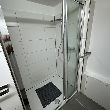 Monteurzimmer Bei Jena - T Und T Gbr Δωμάτια σε οικογενειακή κατοικία *